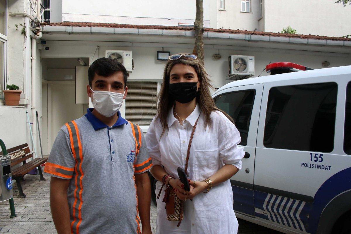 İstanbul'da yolda bulduğu 1500 euroyu sahibine teslim etti