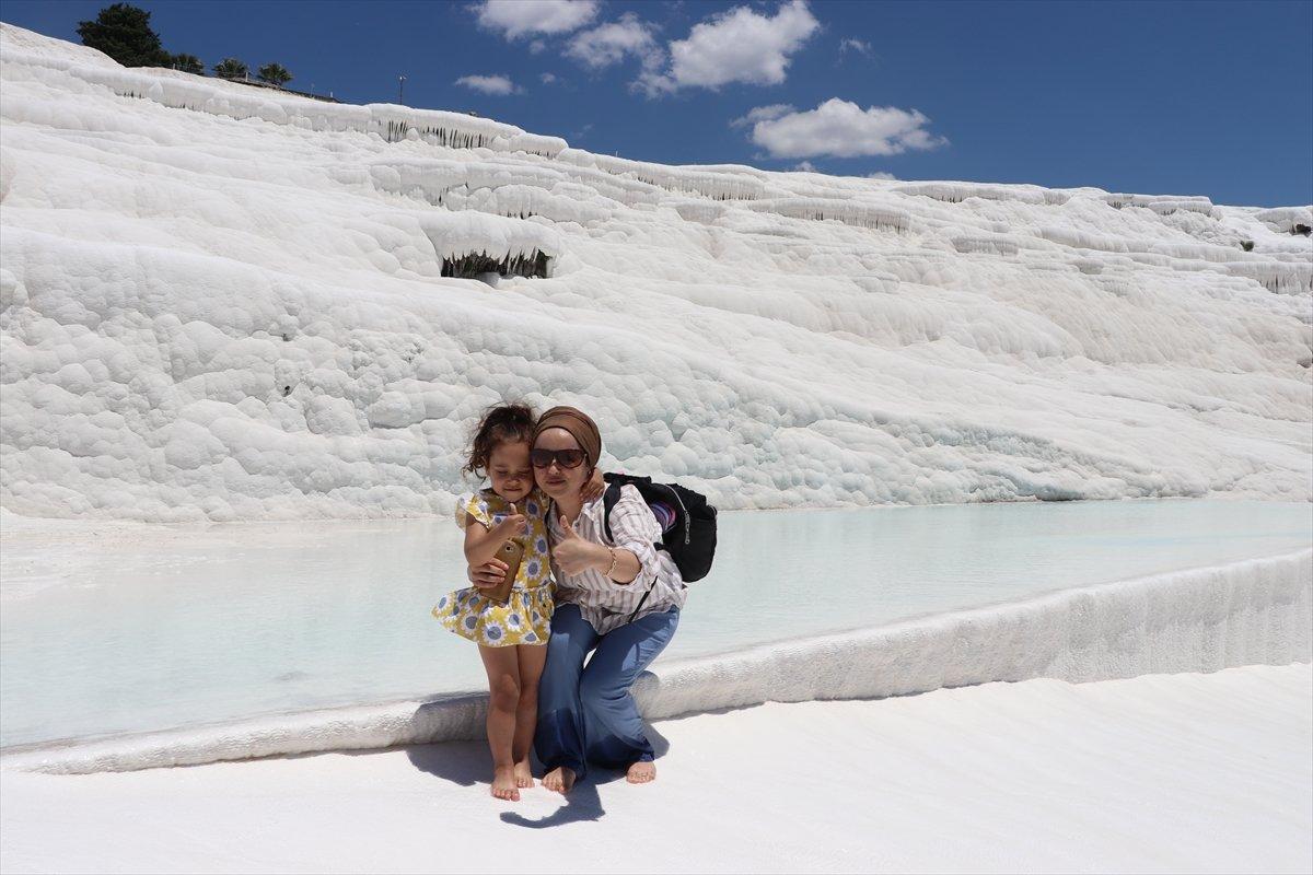 Pamukkale'de cumartesi yoğunluğu