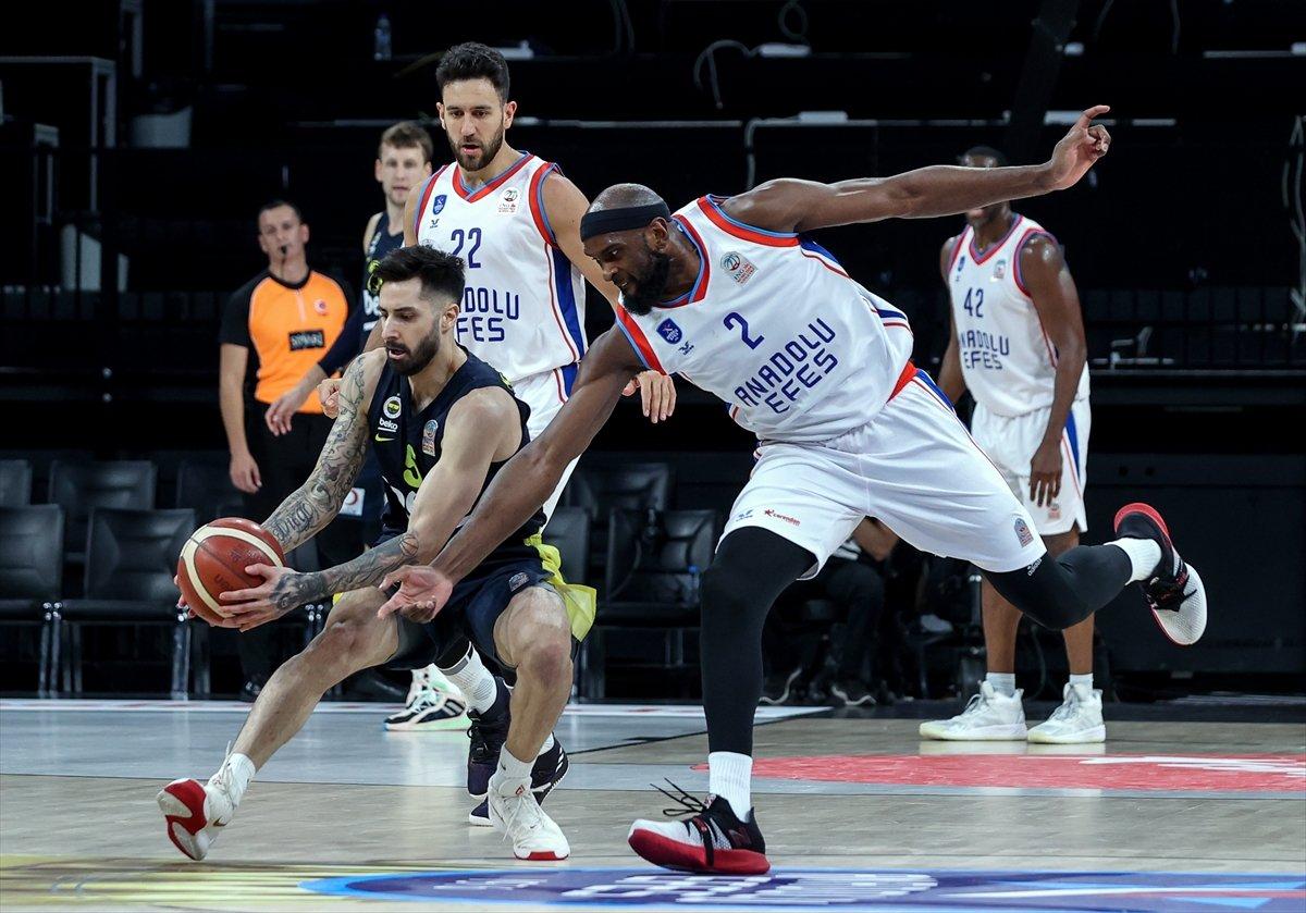 Anadolu Efes - Fenerbahçe maçında kavga