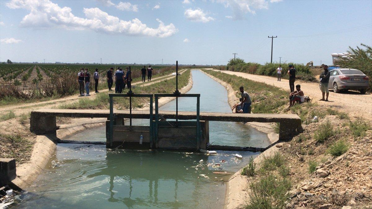 Adana'da sulama kanalına devrilen araçtaki iki kişinin cesedine ulaşıldı