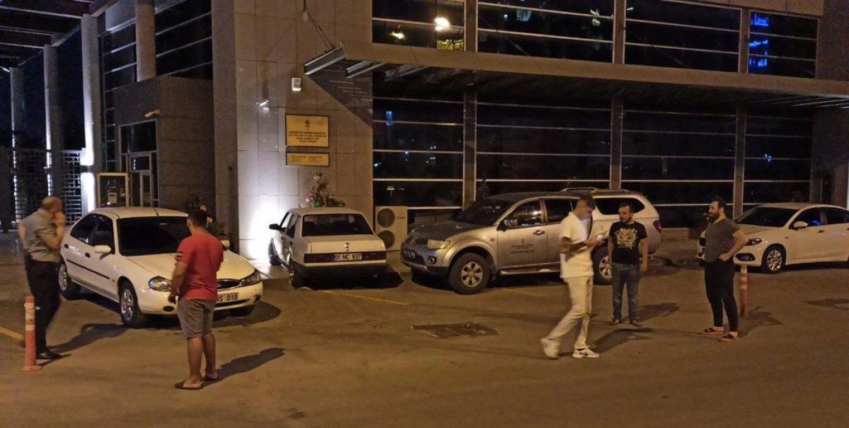 Adana'da drif atarken müze duvarına çarptı