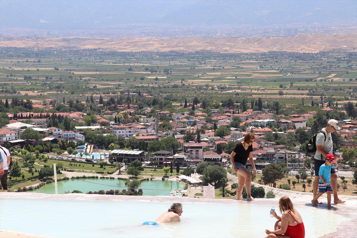 Pamukkale'de cumartesi yoğunluğu
