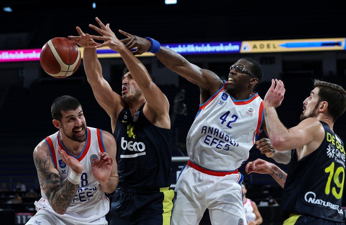 Anadolu Efes - Fenerbahçe maçında kavga