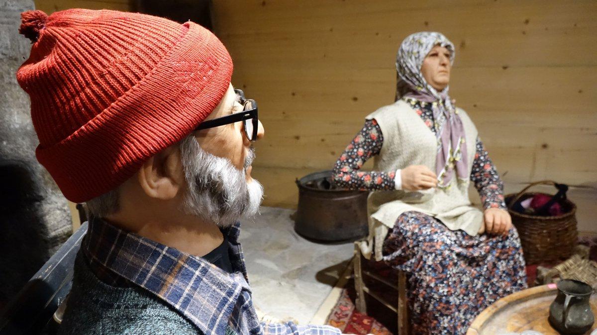 Trabzon'da, ölen yakınlarını heykelleri ile yaşatıyor