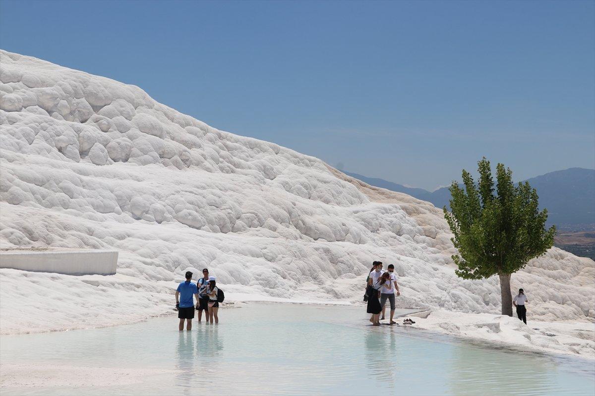 Pamukkale'de cumartesi yoğunluğu