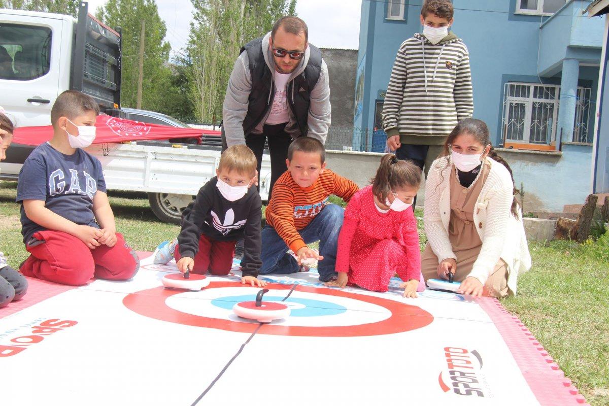 Sivas'ta köylülerin Curling heyecanı