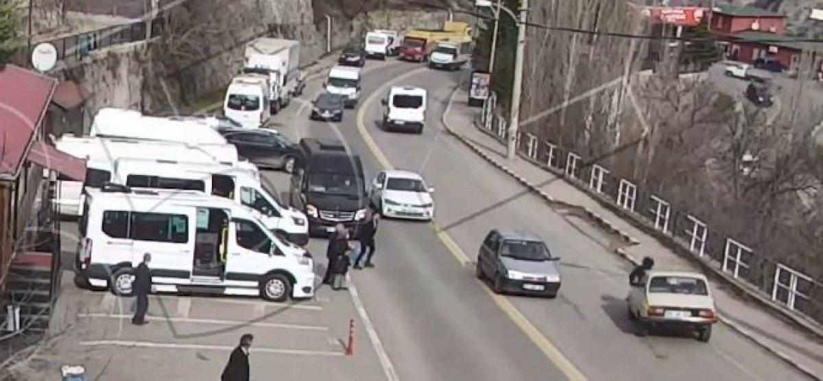 Artvin’de yayaya iki araç çarptı