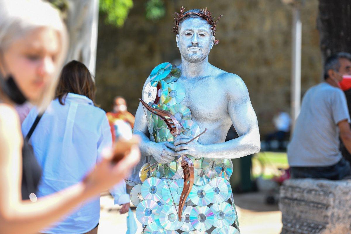 Antalya'da canlı heykellerle çevreye duyarlılık çağrısı