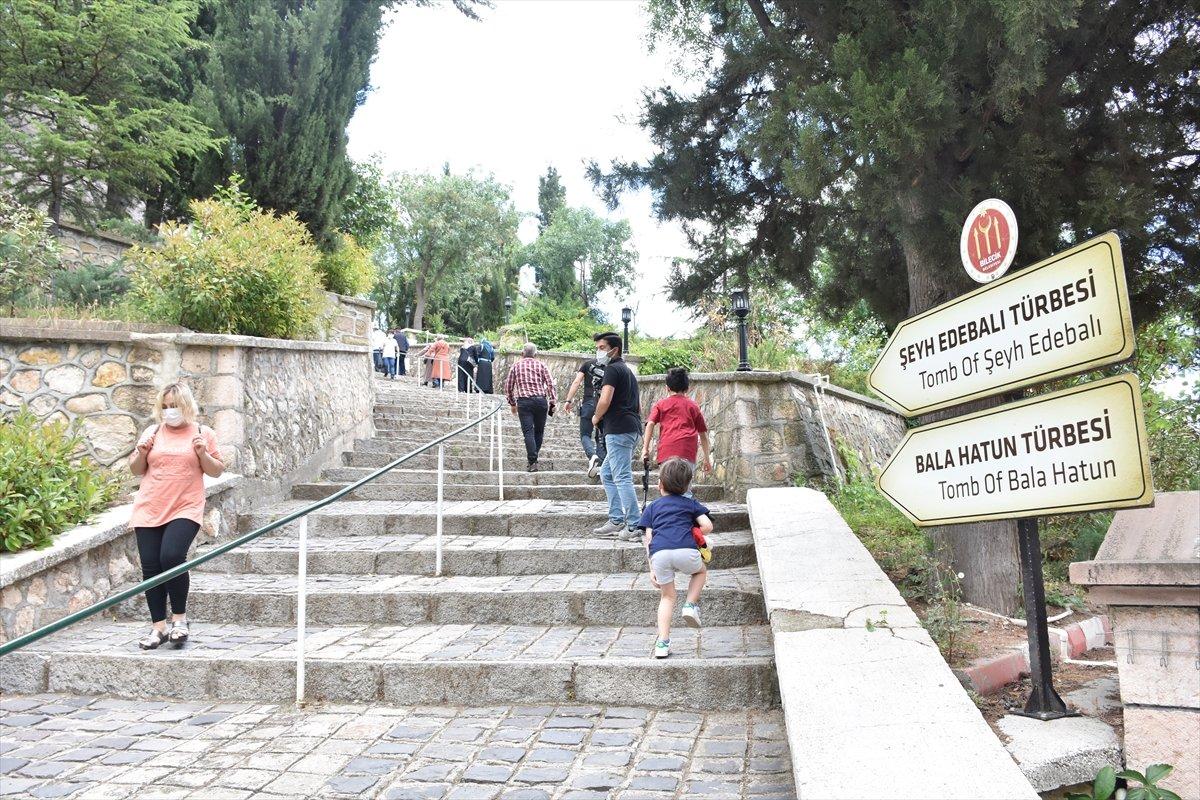 Bilecik'teki Şeyh Edebali Türbesi'ne akın ettiler