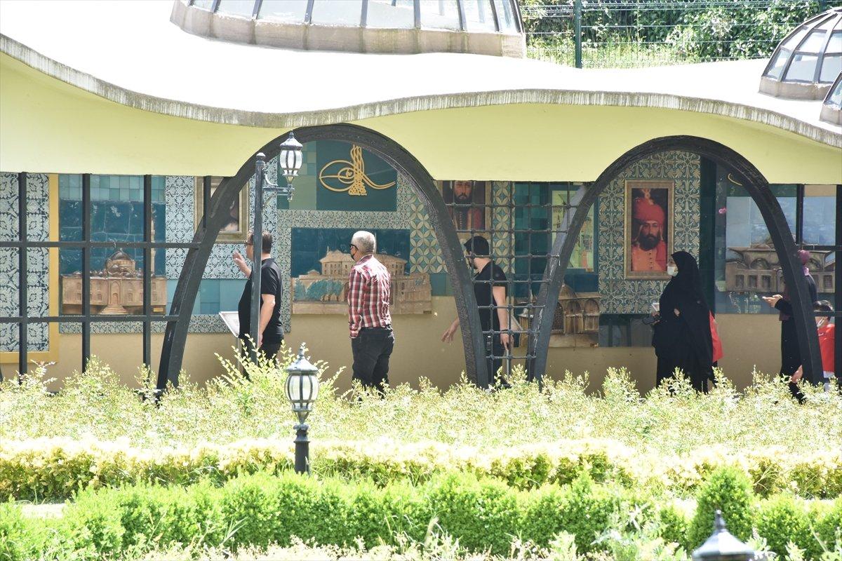 Bilecik'teki Şeyh Edebali Türbesi'ne akın ettiler