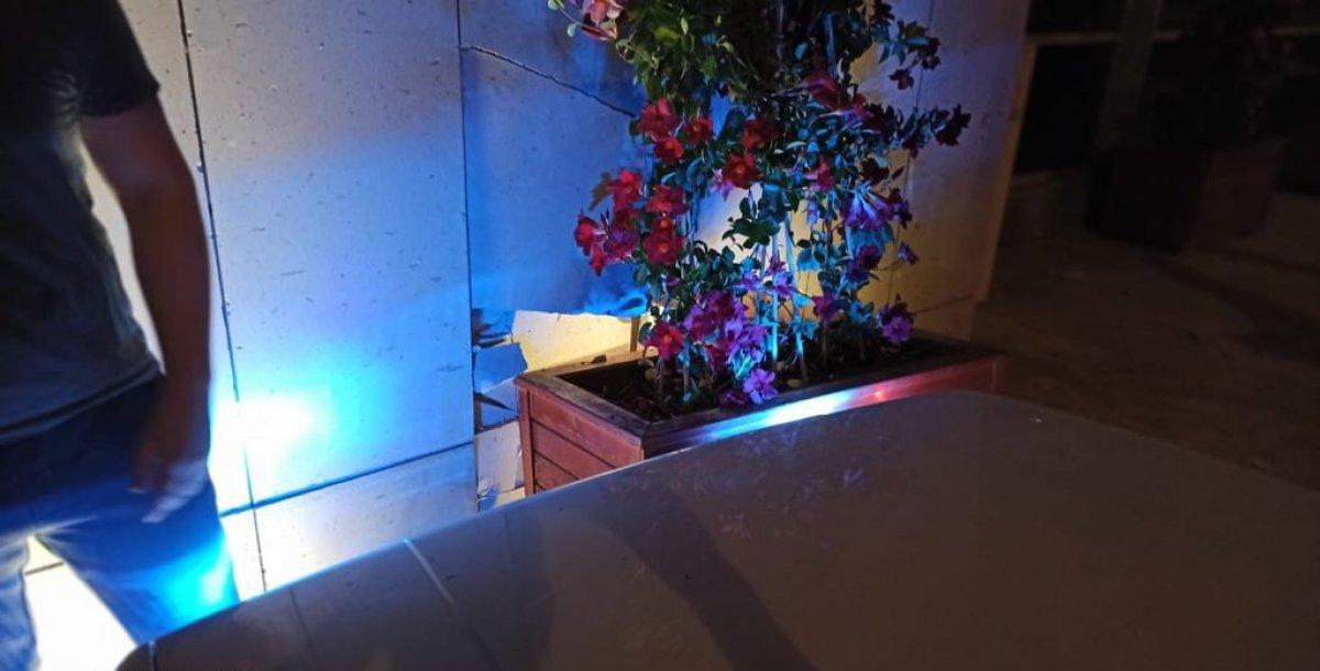 Adana'da drif atarken müze duvarına çarptı