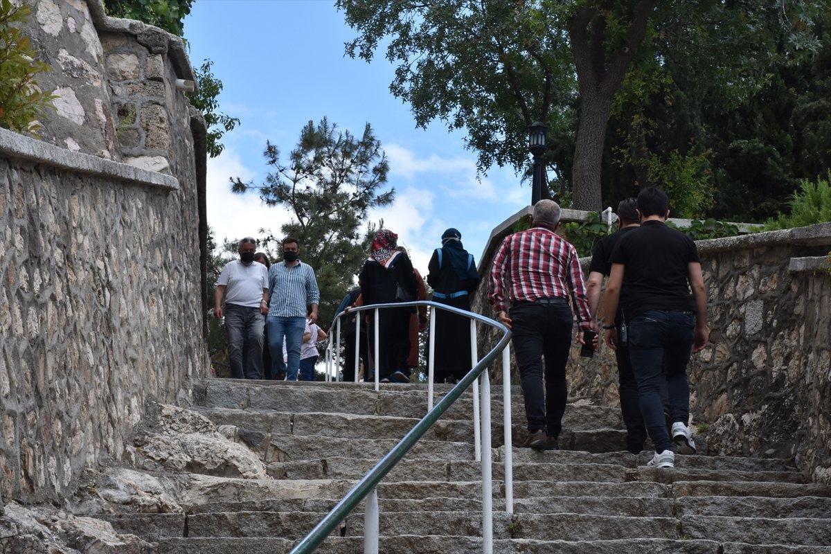 Bilecik'teki Şeyh Edebali Türbesi'ne akın ettiler