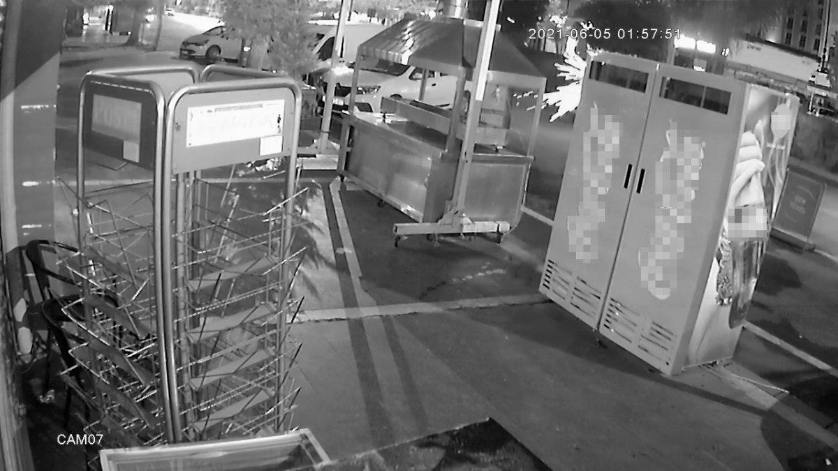 Adana'daki kebapçıya kalaşnikofla saldırı düzenlendi