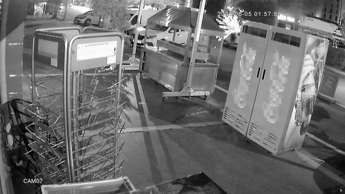 Adana'daki kebapçıya kalaşnikofla saldırı düzenlendi