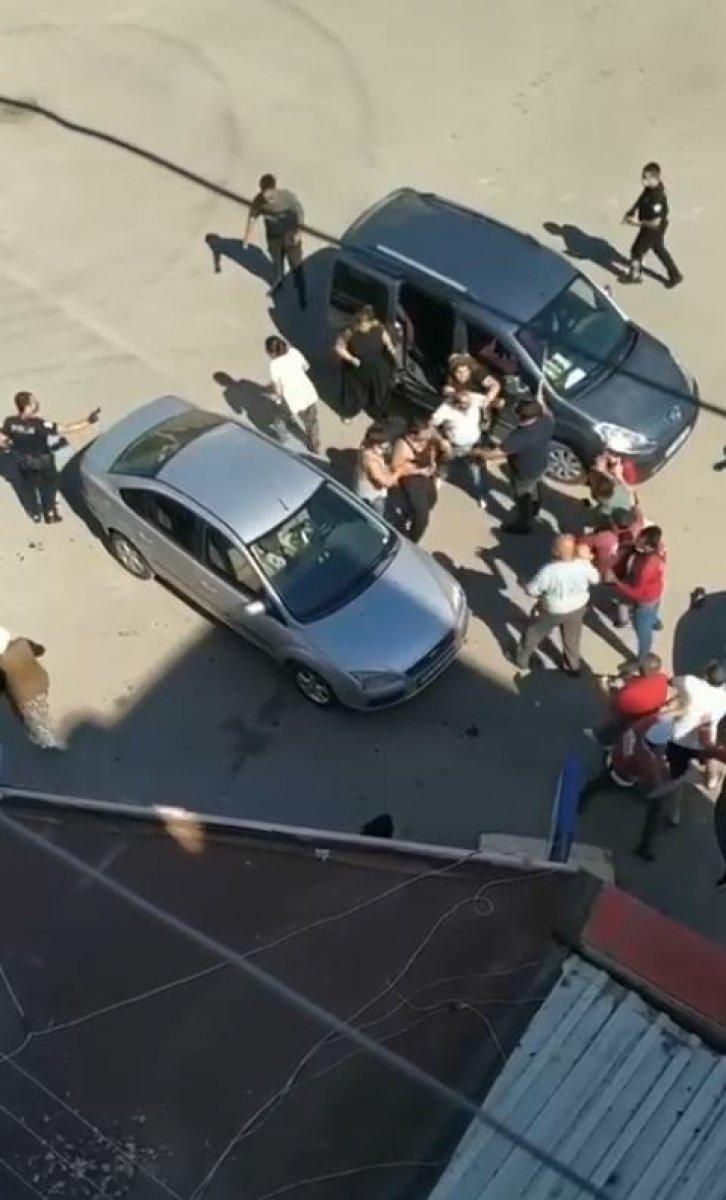 Antalya'da çocuklar tartıştı, aileleri kavga etti