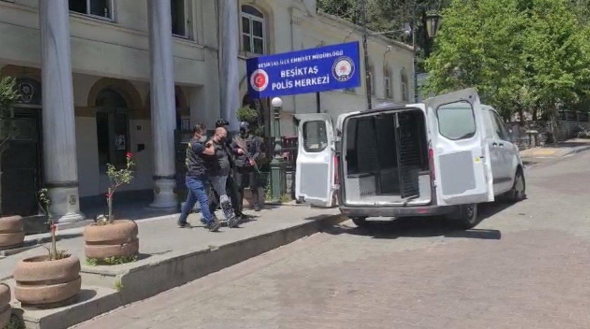 Fatih’te dur ihtarına uymayan sürücü, polis aracına çarpınca yakalandı