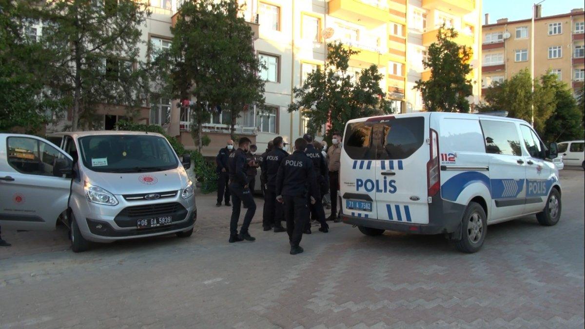 Kırıkkale'de tartıştığı eşini boynundan bıçakladı