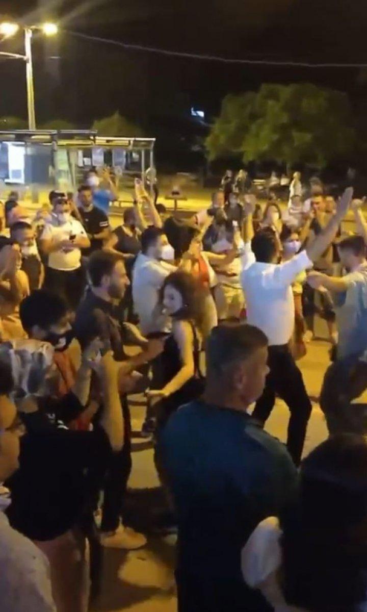 Antalyalılar canlı müzik eşliğinde pandemiyi unuttu