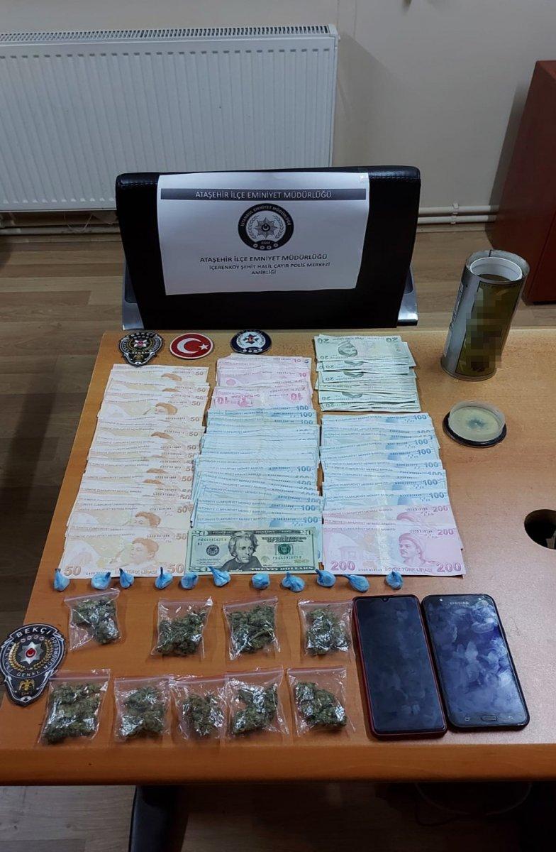 Ataşehir’de bekçiler, motosikletli kuryenin bagajında uyuşturucu buldu