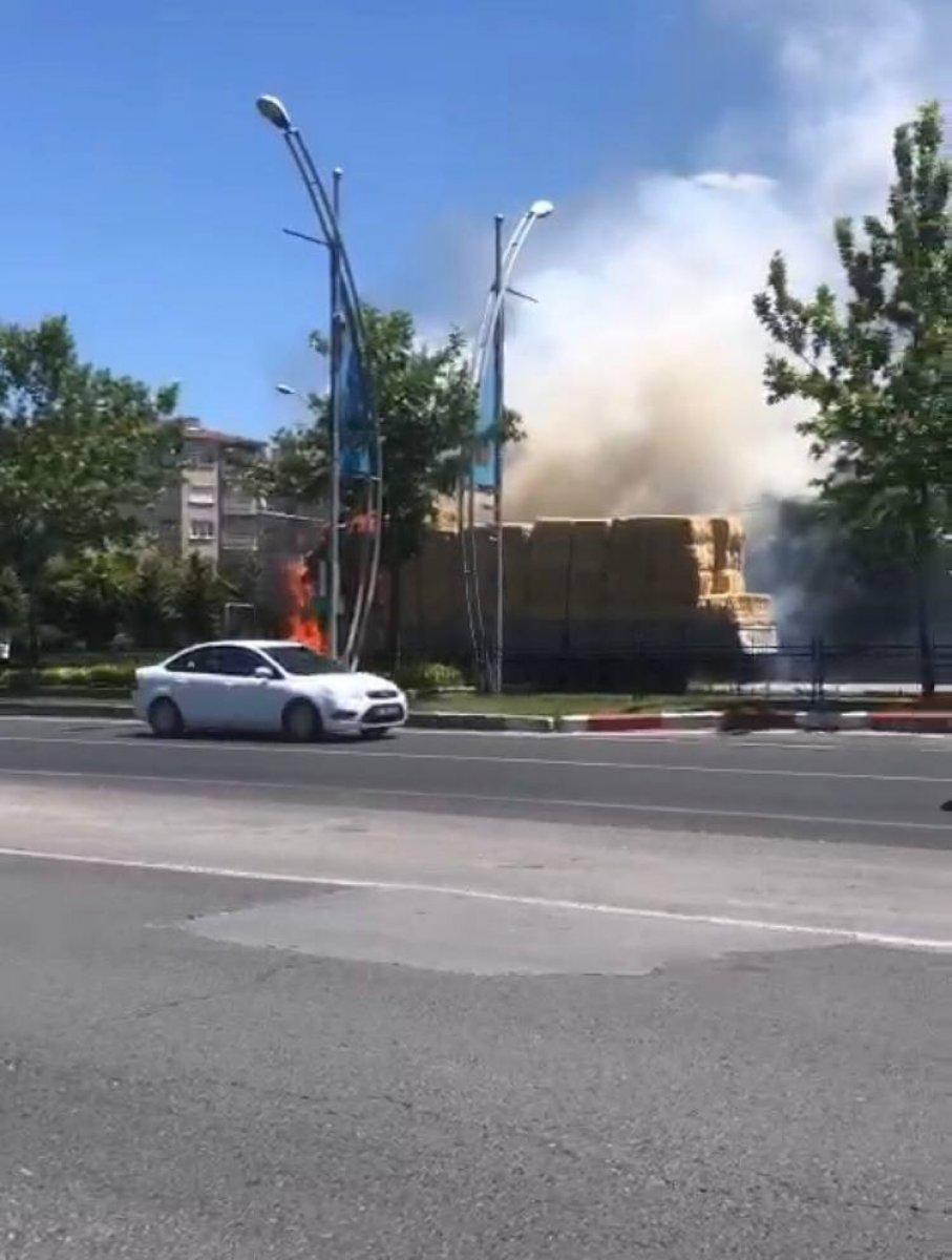 Malatya'da saman yüklü tır yandı