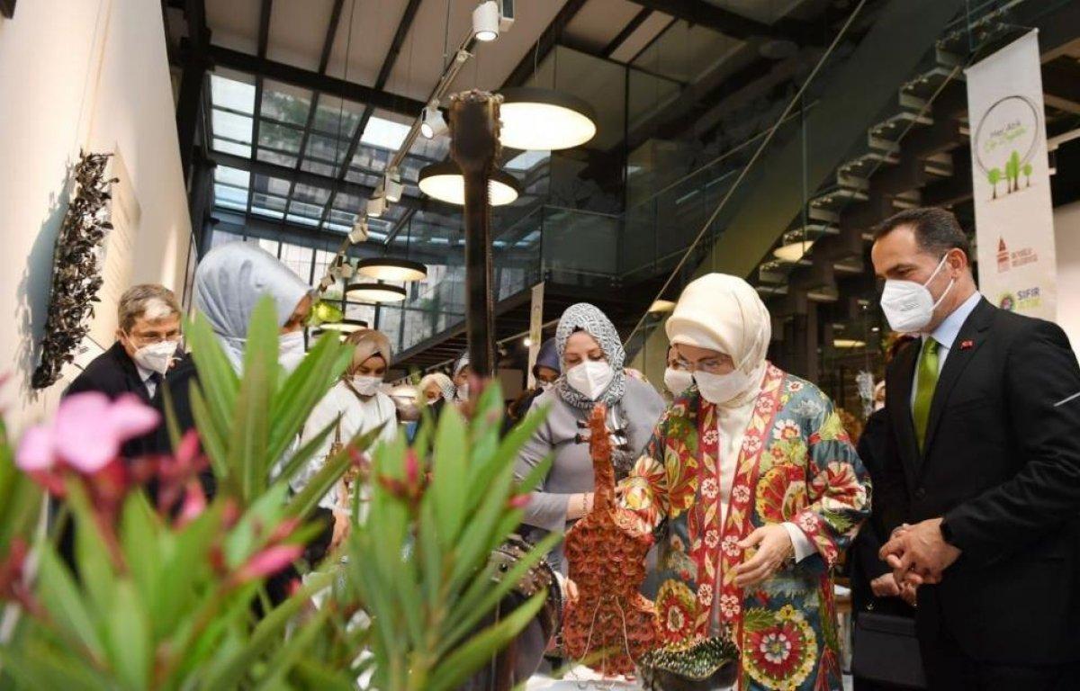 Emine Erdoğan, atıktan dönüştürülen ürünlerin yer aldığı sergiyi açtı