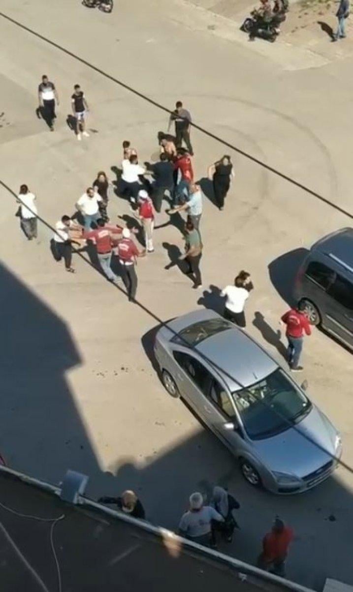 Antalya'da çocuklar tartıştı, aileleri kavga etti