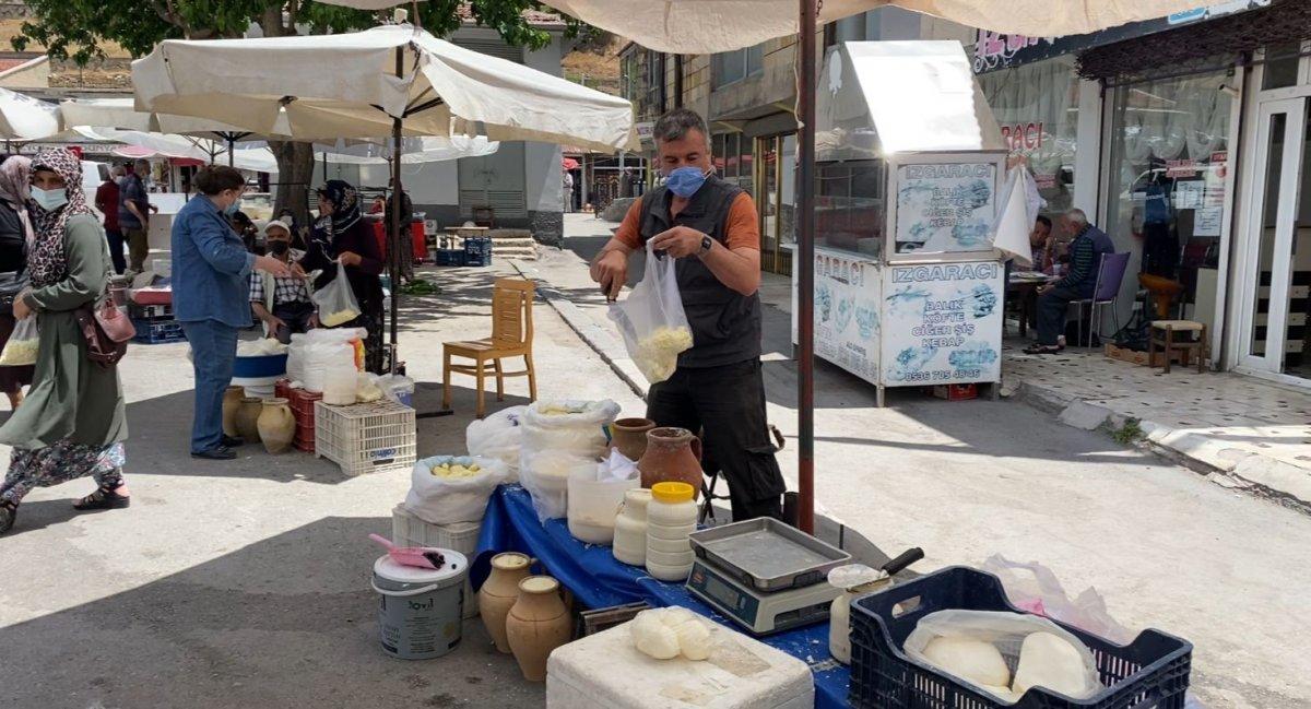 Niğde'de pandemiden dolayı turlar iptal olunca tezgah başına geçti