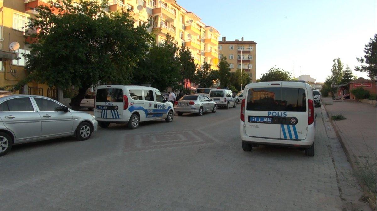 Kırıkkale'de tartıştığı eşini boynundan bıçakladı