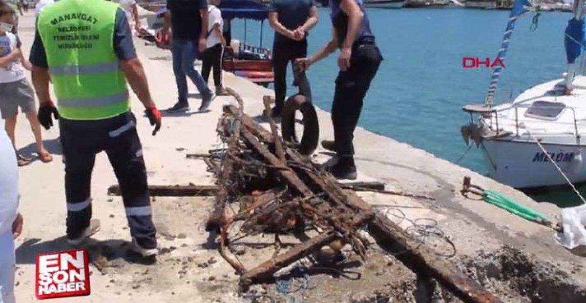 Antalya'da denizin dibi temizlendi