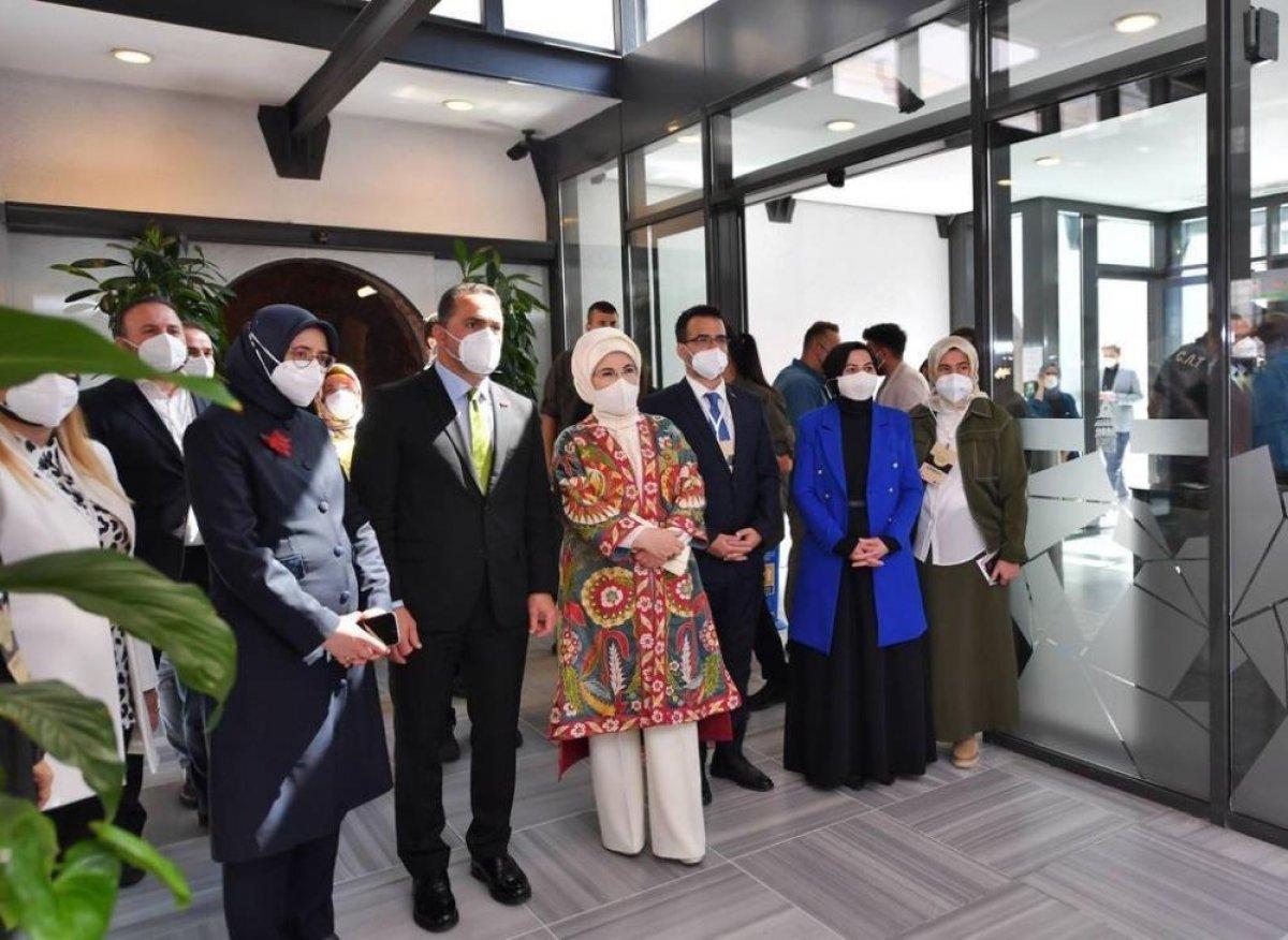 Emine Erdoğan, atıktan dönüştürülen ürünlerin yer aldığı sergiyi açtı