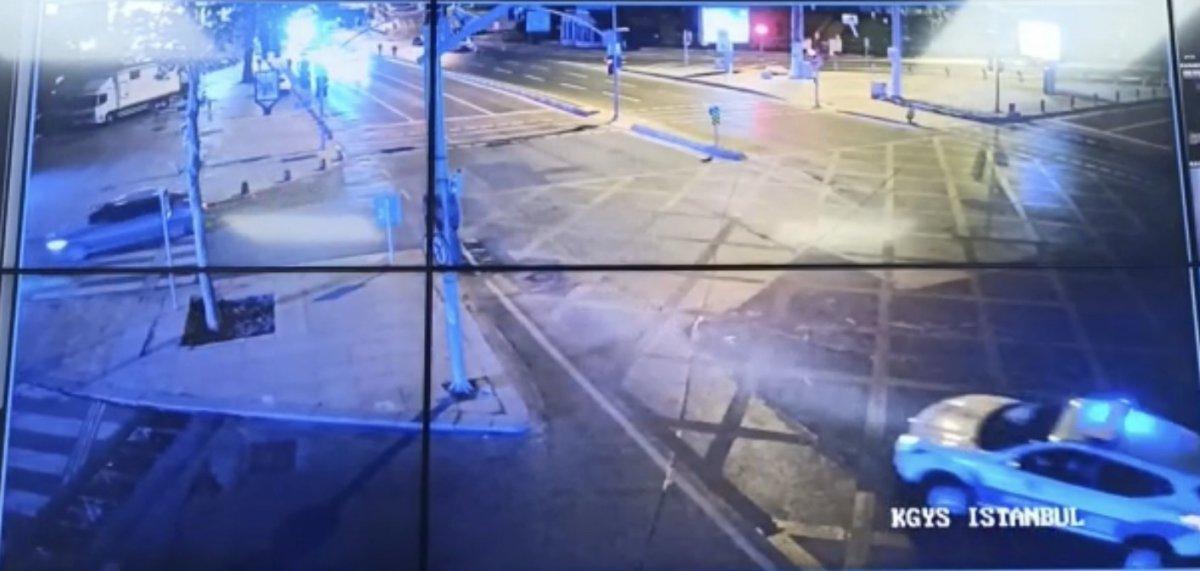 Fatih’te dur ihtarına uymayan sürücü, polis aracına çarpınca yakalandı