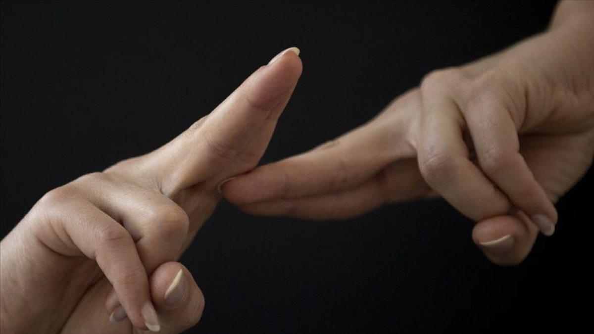 7 Haziran Türk İşaret Dili Bayramı: İşaret dili sözlüğü nasıl ortaya çıktı?