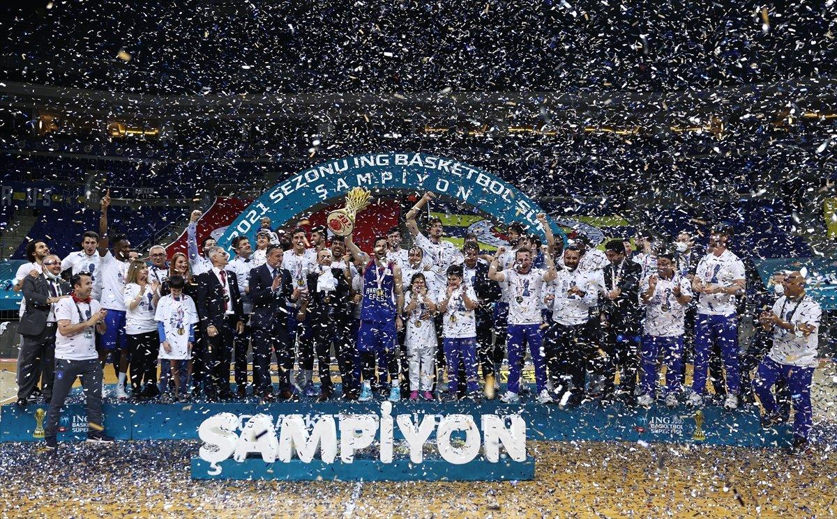 Anadolu Efes şampiyon oldu