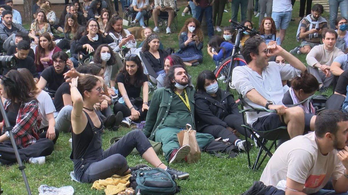 Maçka Parkı'nda sosyal mesafeyi unutturan konser