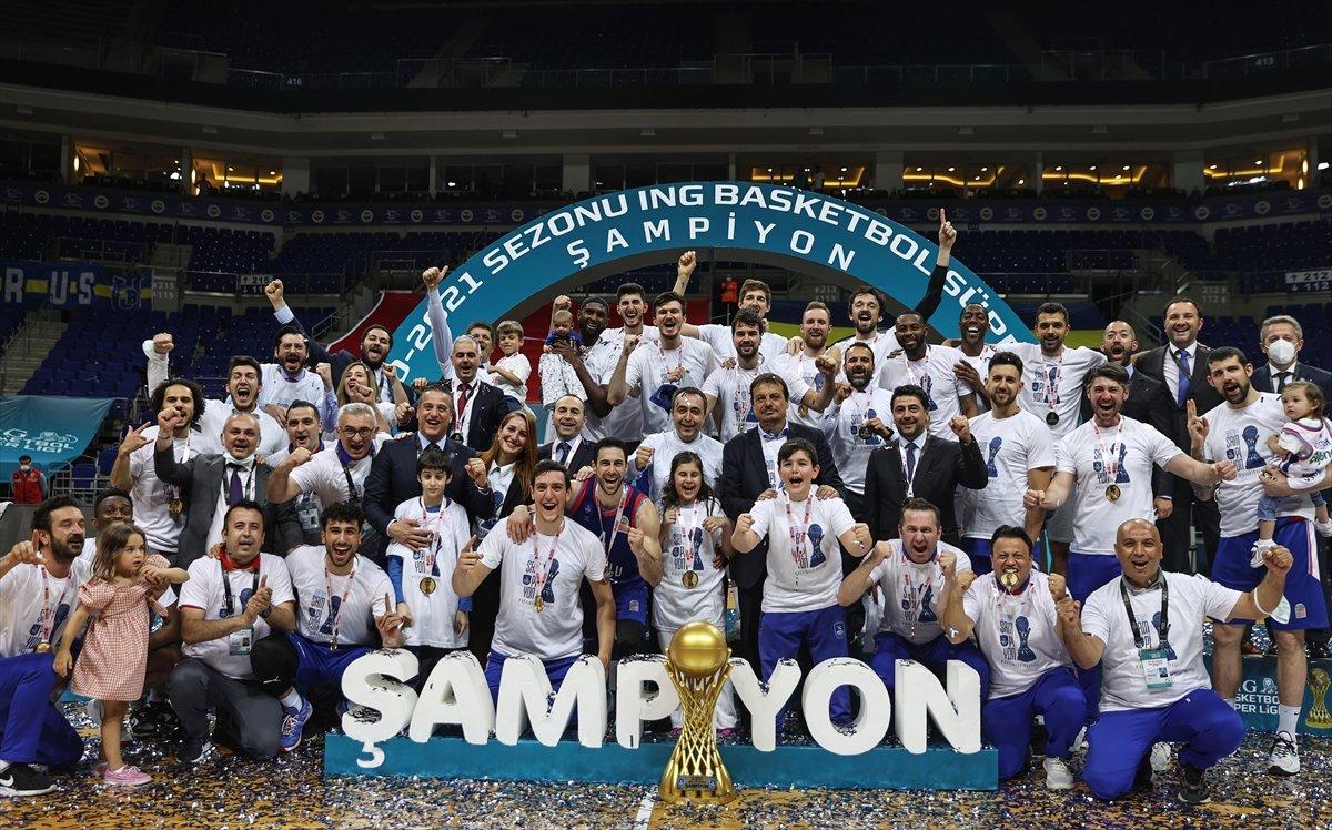 Anadolu Efes şampiyon oldu
