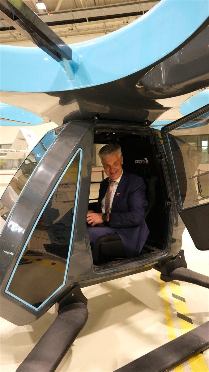 Letonya Savunma Bakanı Artis Pabriks​​​​​​​, SİHA'ları inceledi