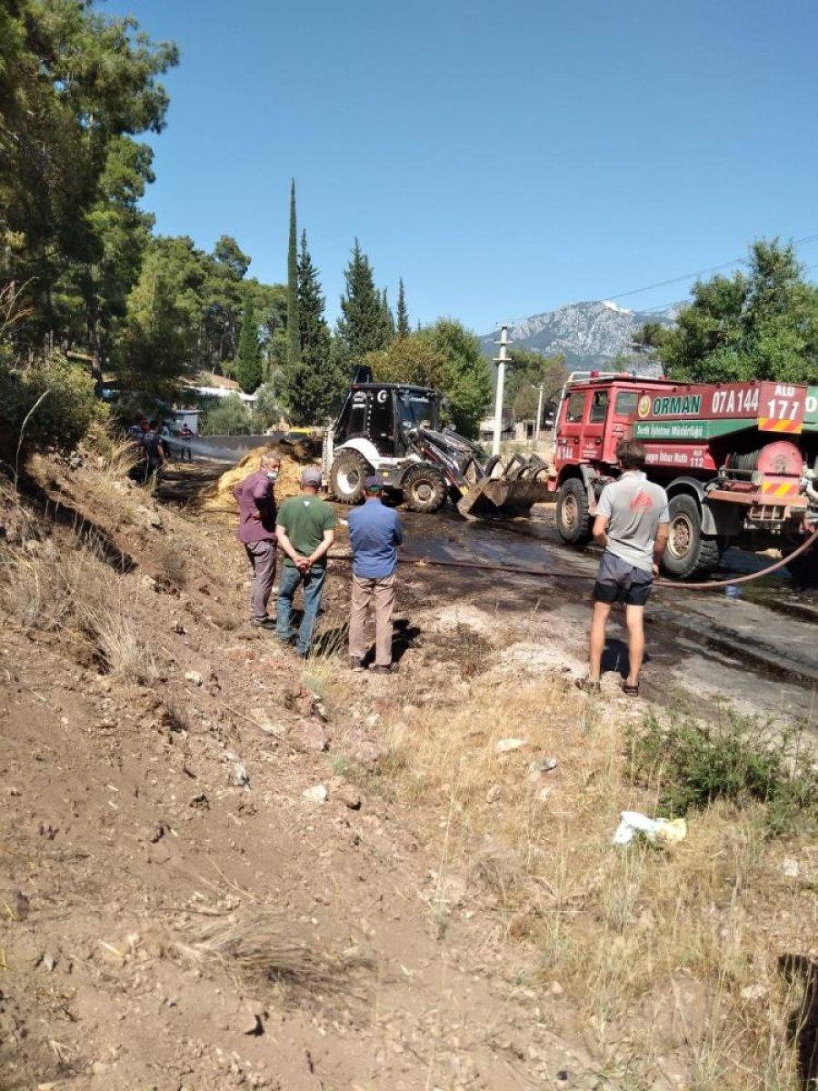Antalya'da seyir halindeki kamyonda yangın çıktı