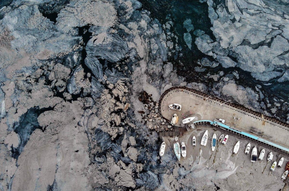 Marmara Denizi'ndeki müsilaj belası havadan görüntülendi