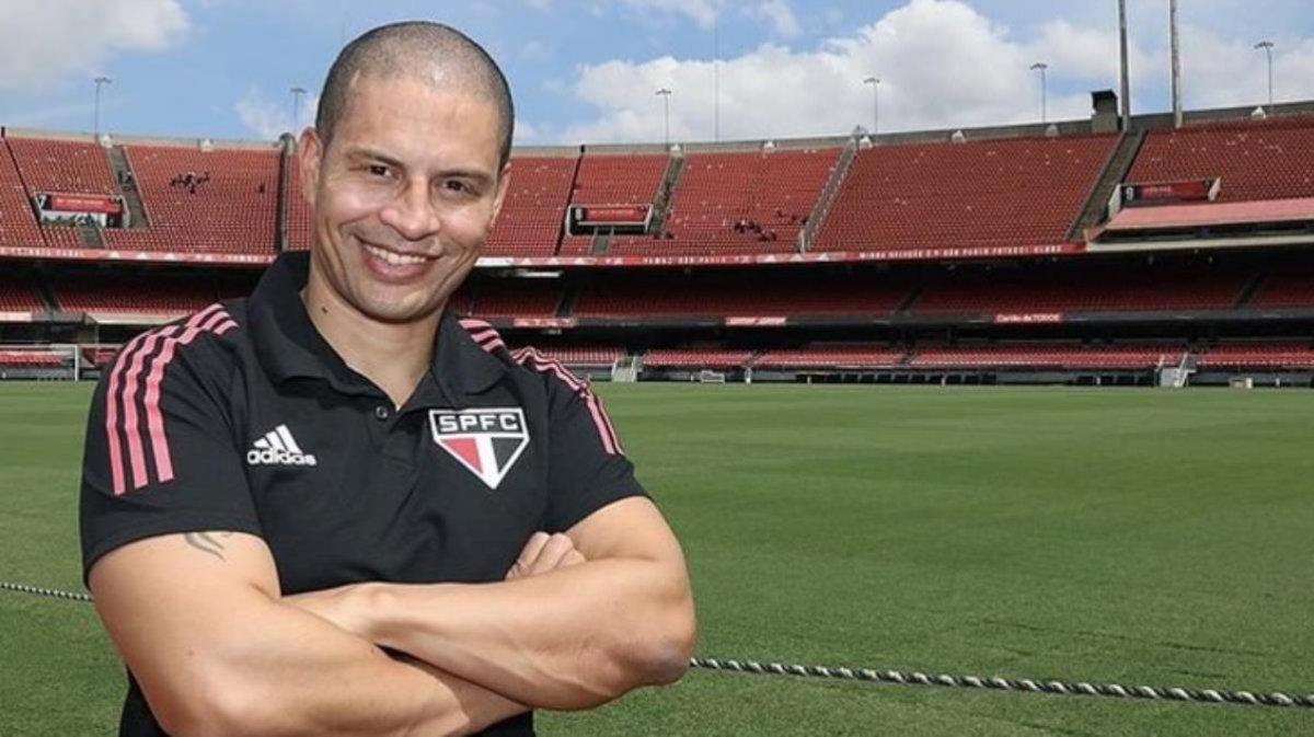 Alex de Souza takımını bilerek 10 kişi bıraktı