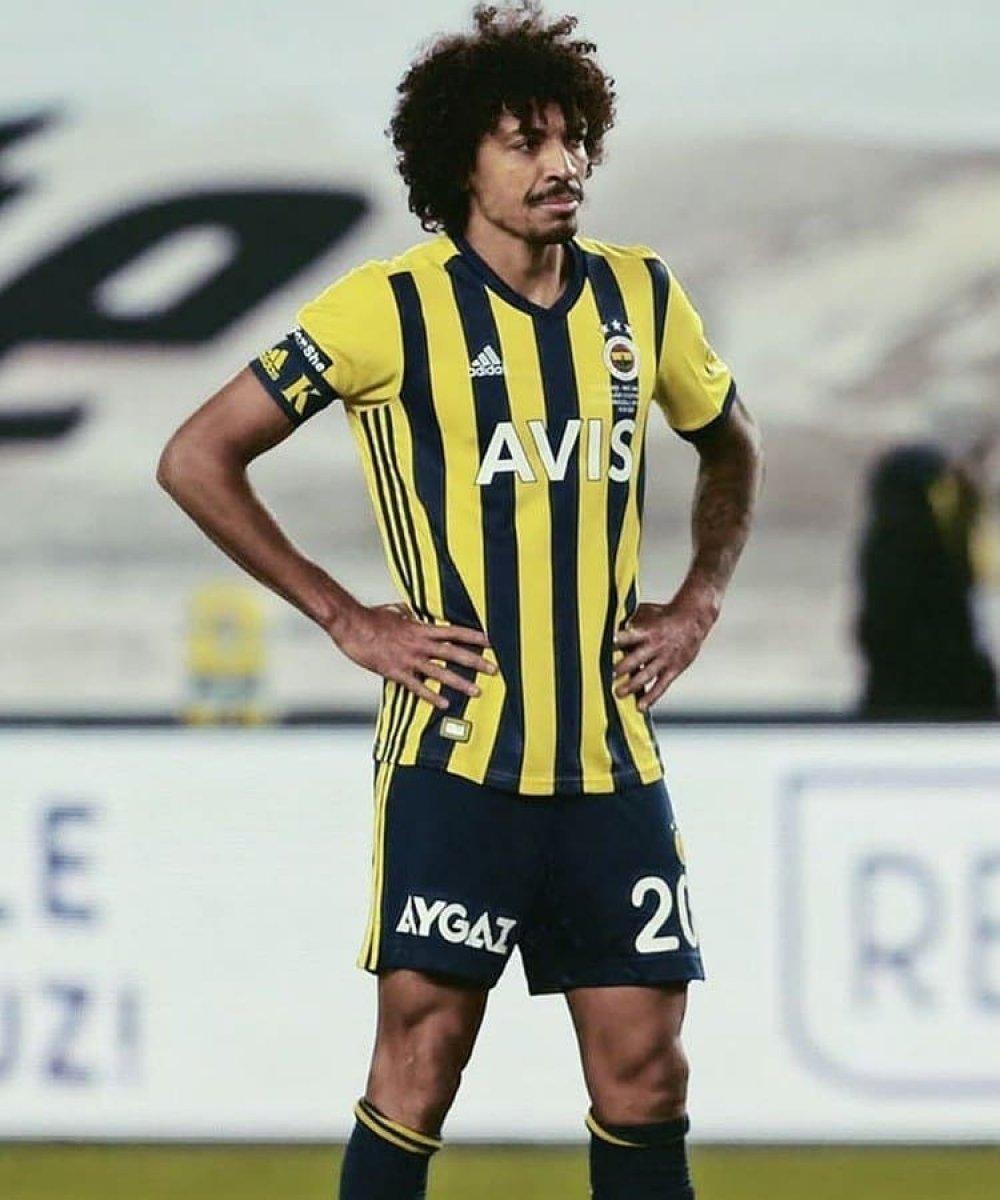 Luiz Gustavo, saçlarını kestirdi