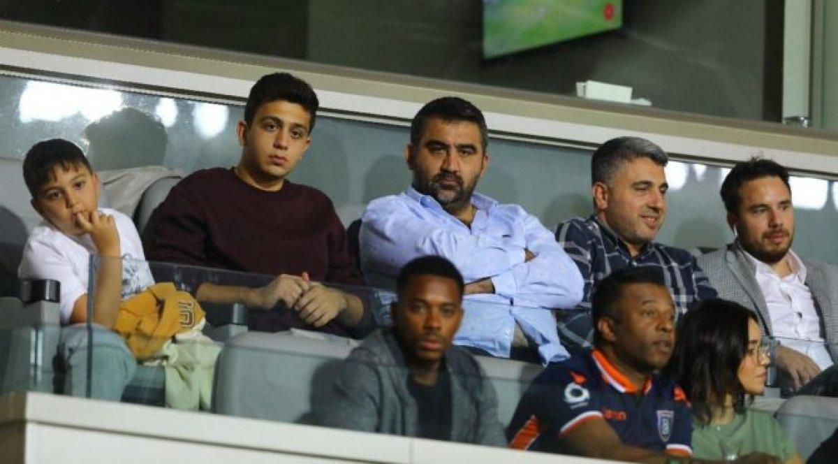 Emre Belözoğlu, Ümit Özat'ı mahkemeye verdi