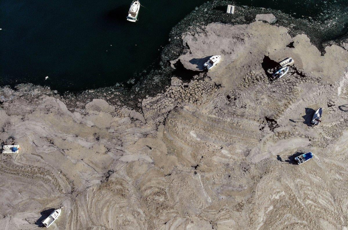 Marmara Denizi'ndeki müsilaj belası havadan görüntülendi