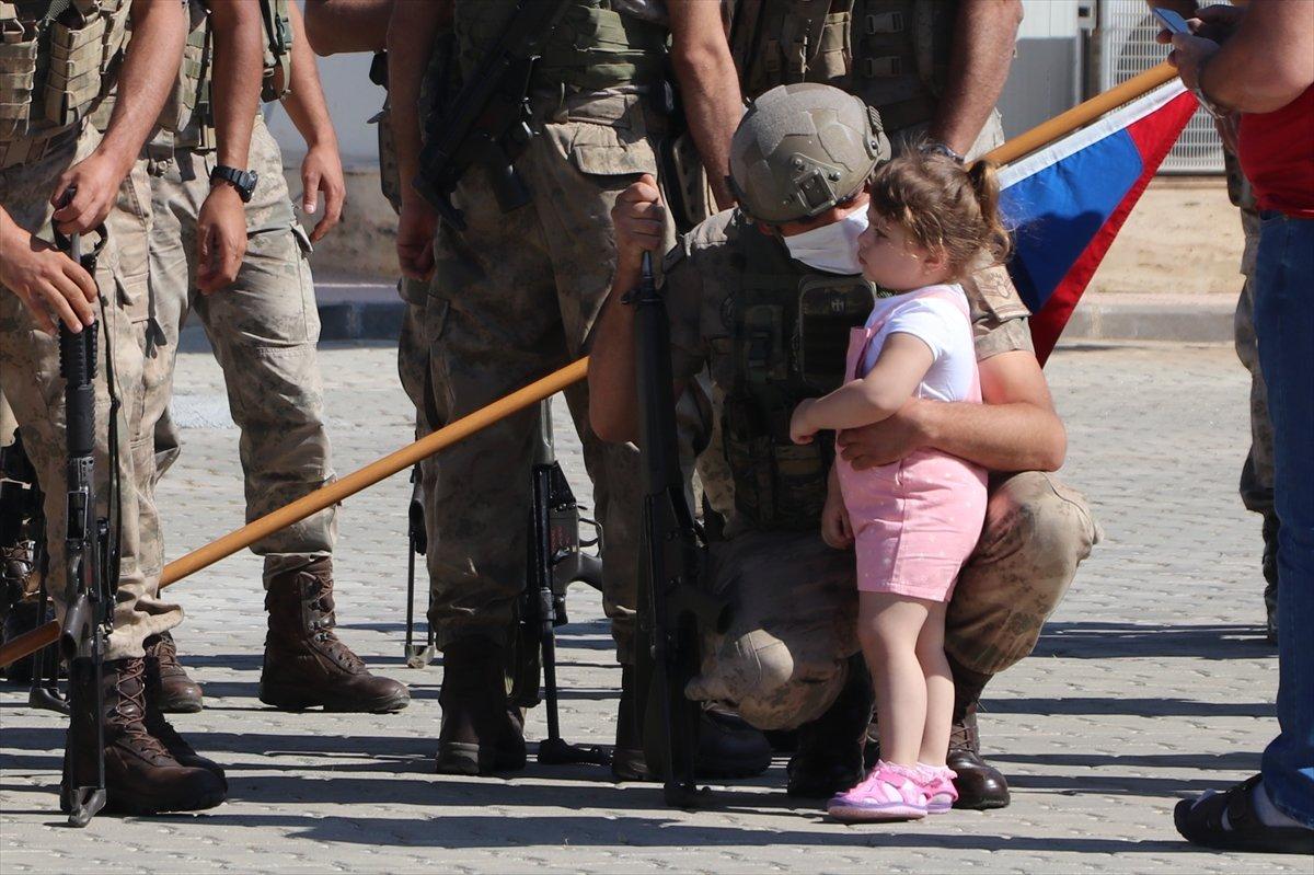 Gaziantep'te komandolar Suriye'ye uğurlandı