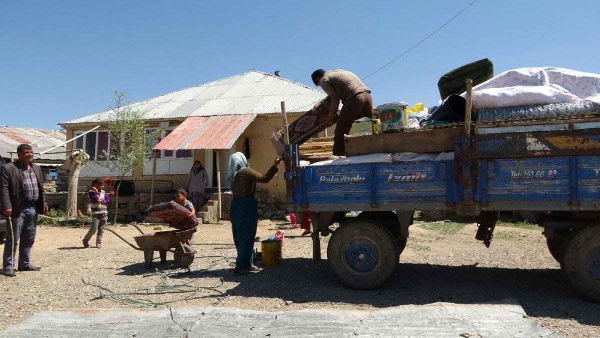 Muş'ta besicilerin yayla yolculuğu başladı