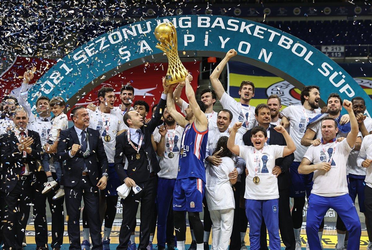 Anadolu Efes şampiyon oldu