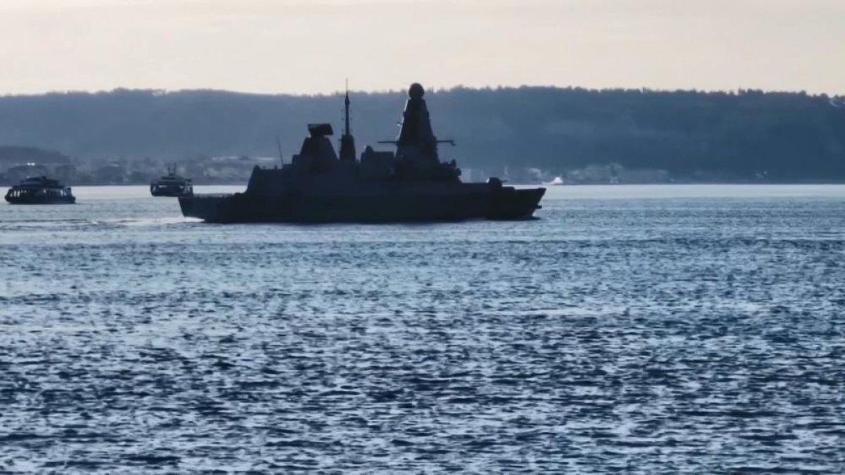 İngiliz savaş gemisi, Çanakkale Boğazı'ndan geçti