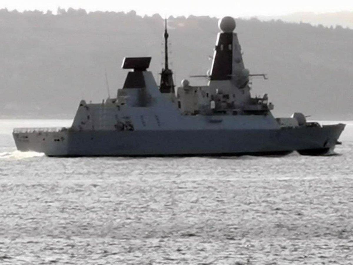 İngiliz savaş gemisi, Çanakkale Boğazı'ndan geçti