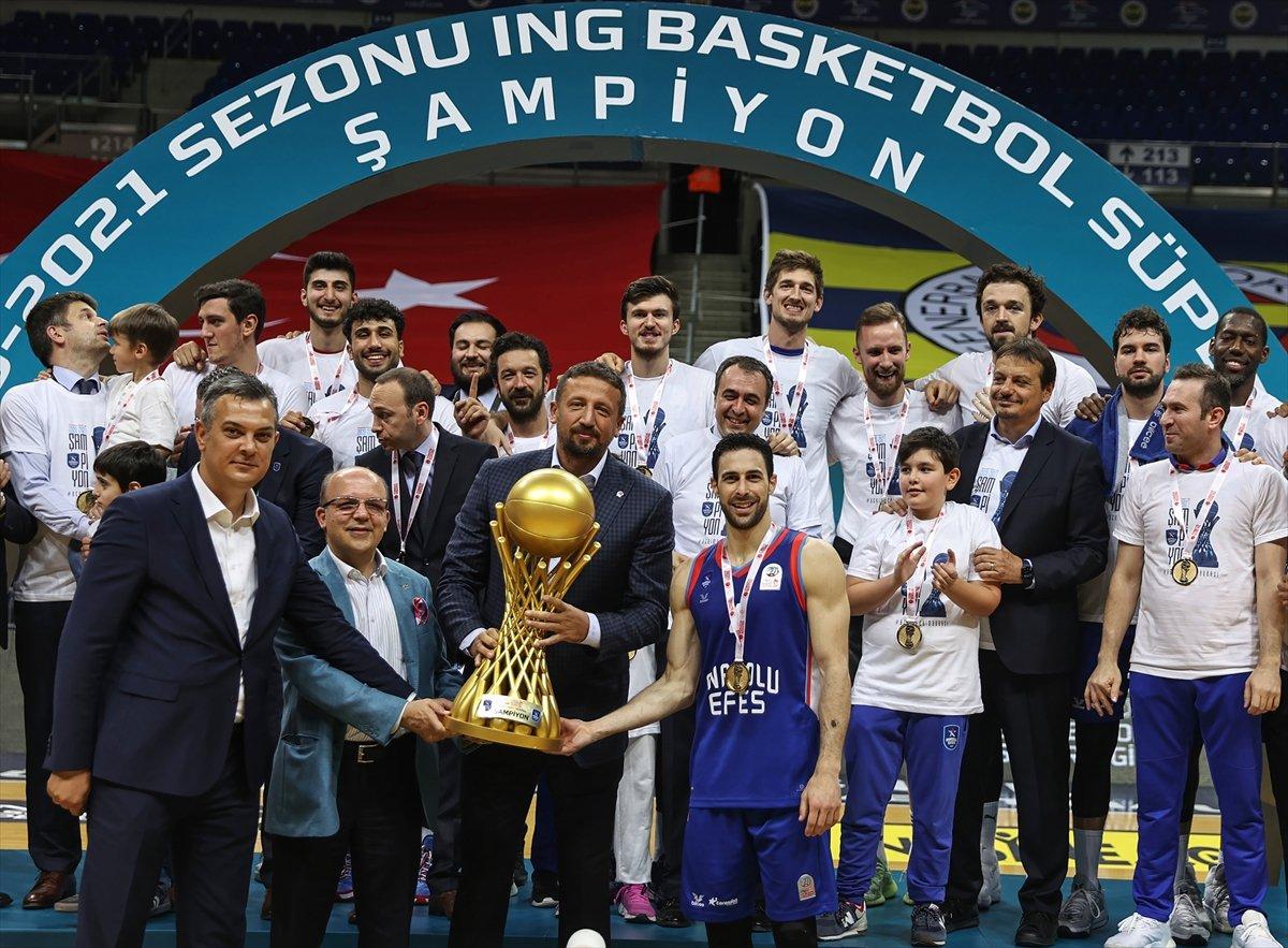 TBF Başkanı Hidayet Türkoğlu, Anadolu Efes'i kutladı