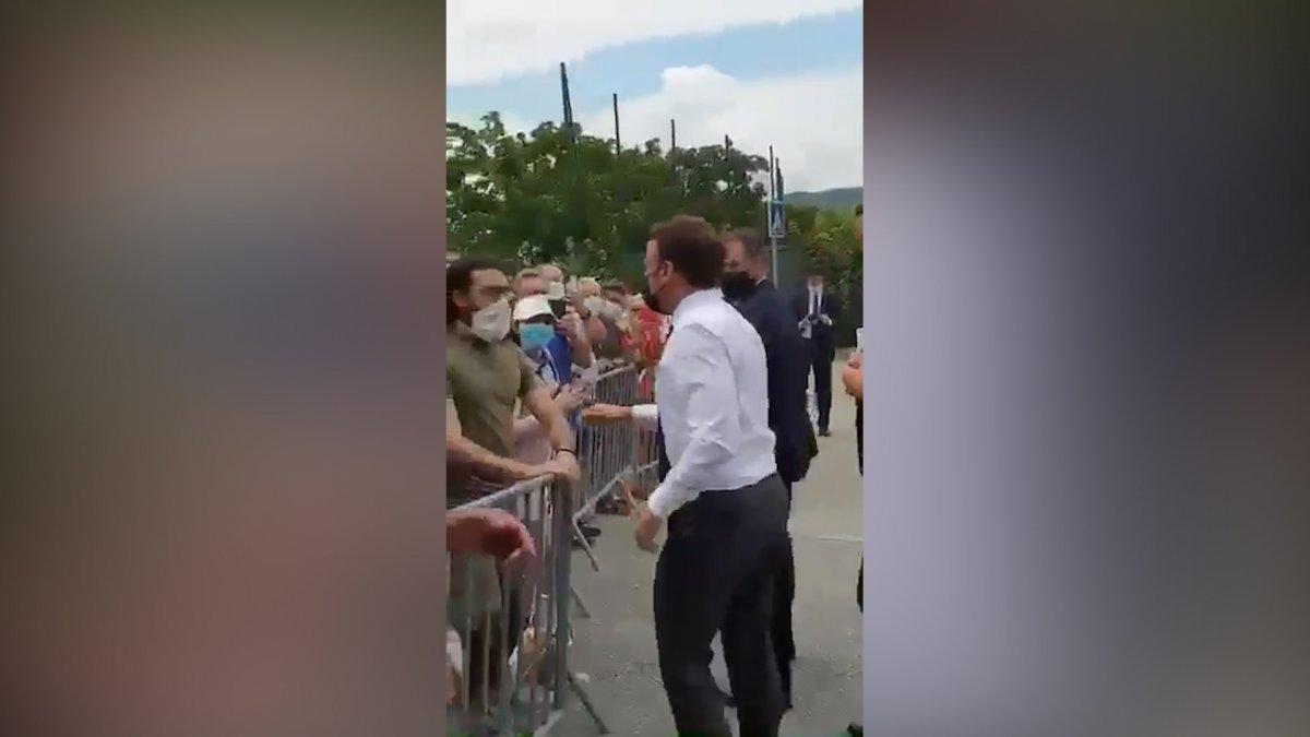Emmanuel Macron'a tokat atıldı