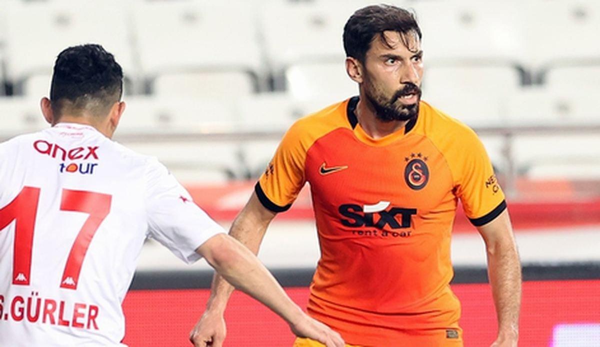 Şener Özbayraklı, Başakşehir'le görüşüyor